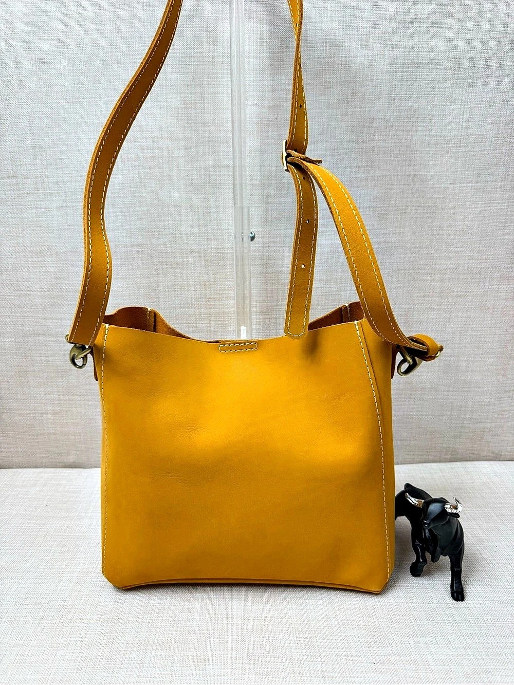 Portland Leather Goods Leather Shoulder Bag in Yellow